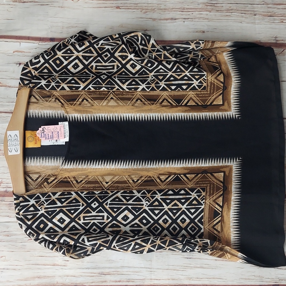 Ruby Rd Abstract Batwing Southwest Style Blouse & Tank - Picture 4 of 13